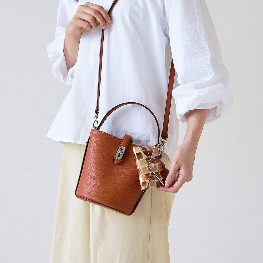 マルチケース「エナメルレザー」