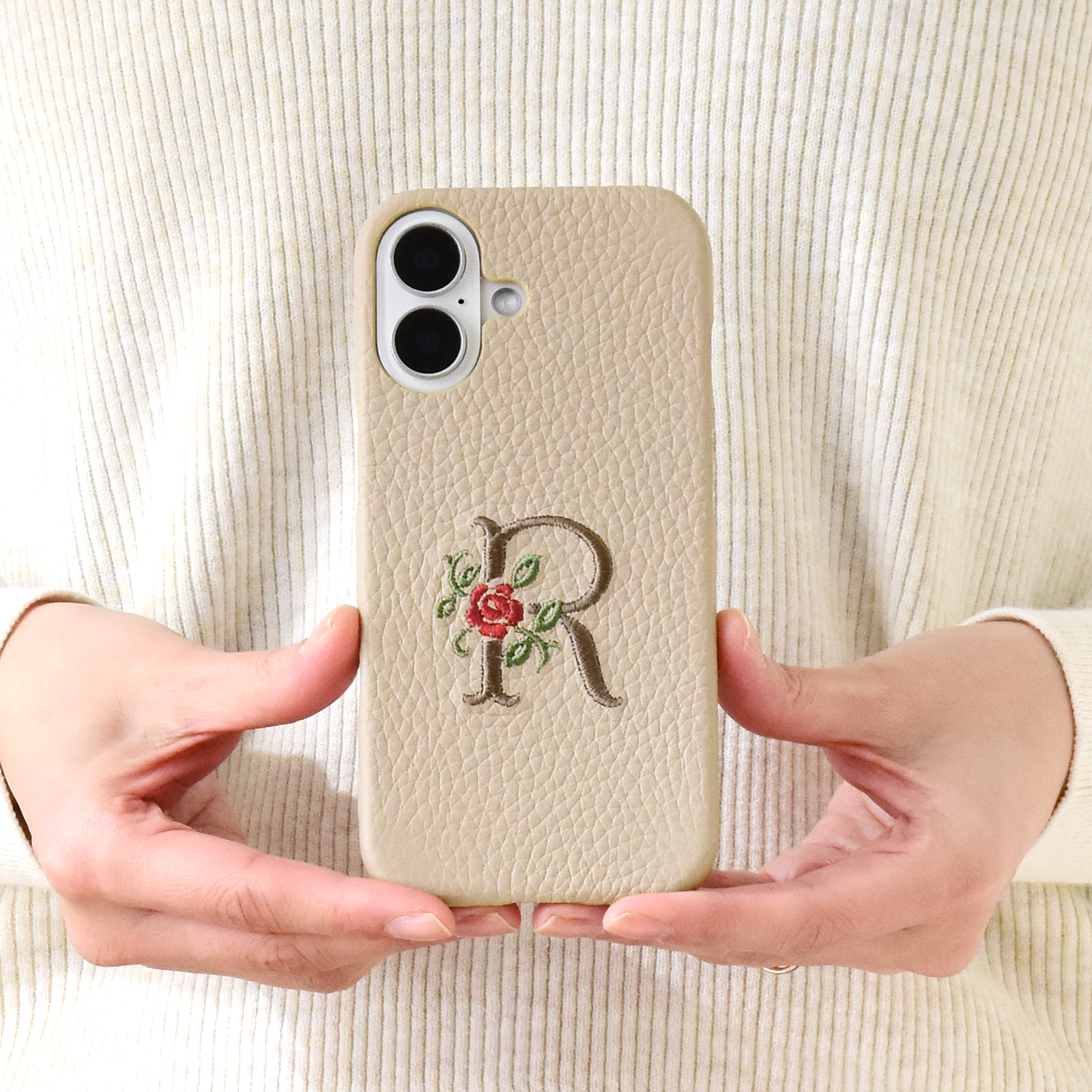 wrappi ラッピ 本革 スマホカバー フルレザー 刺繍 イニシャル 花柄 スマホケース 背面カバー 国産 シュリンクレザー 姫路レザー