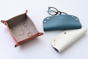 本革 レザー カラベラ CallaBella ハイキャンプ HIGHCAMP シュリンク シュリンクレザー トラベルグッズ 旅行 名入れ 眼鏡ケース レザートレイ メガネ